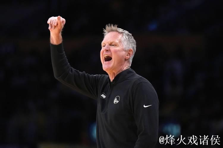 科尔又把比赛搞崩！关键时刻三后卫+传切，为什么不用理查德？