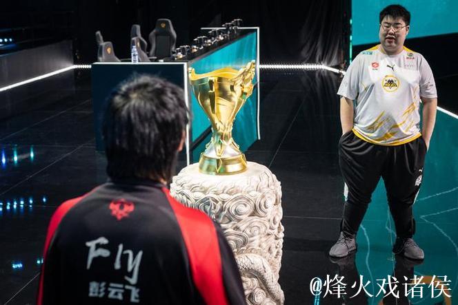 Fly:还记得小胖赵云大招扎四个,记得小胖的来时路 Fly:还记得小胖赵云大招扎四个,记得小胖的来时路