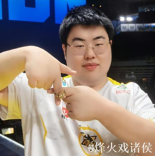 Fly:还记得小胖赵云大招扎四个,记得小胖的来时路 Fly:还记得小胖赵云大招扎四个,记得小胖的来时路