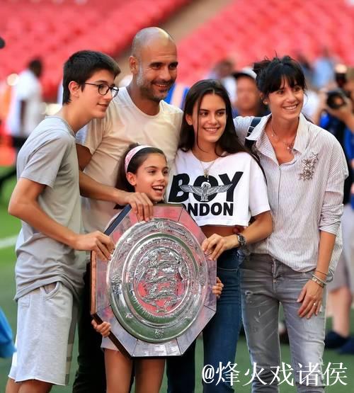 八卦媒体曝料 瓜迪奥拉外遇对象出席太太团合影